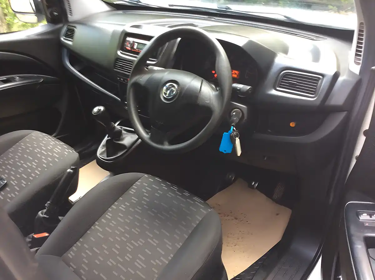 Used 2017 Vauxhall Combo Ecoflex White - Interior and Exterior details 11