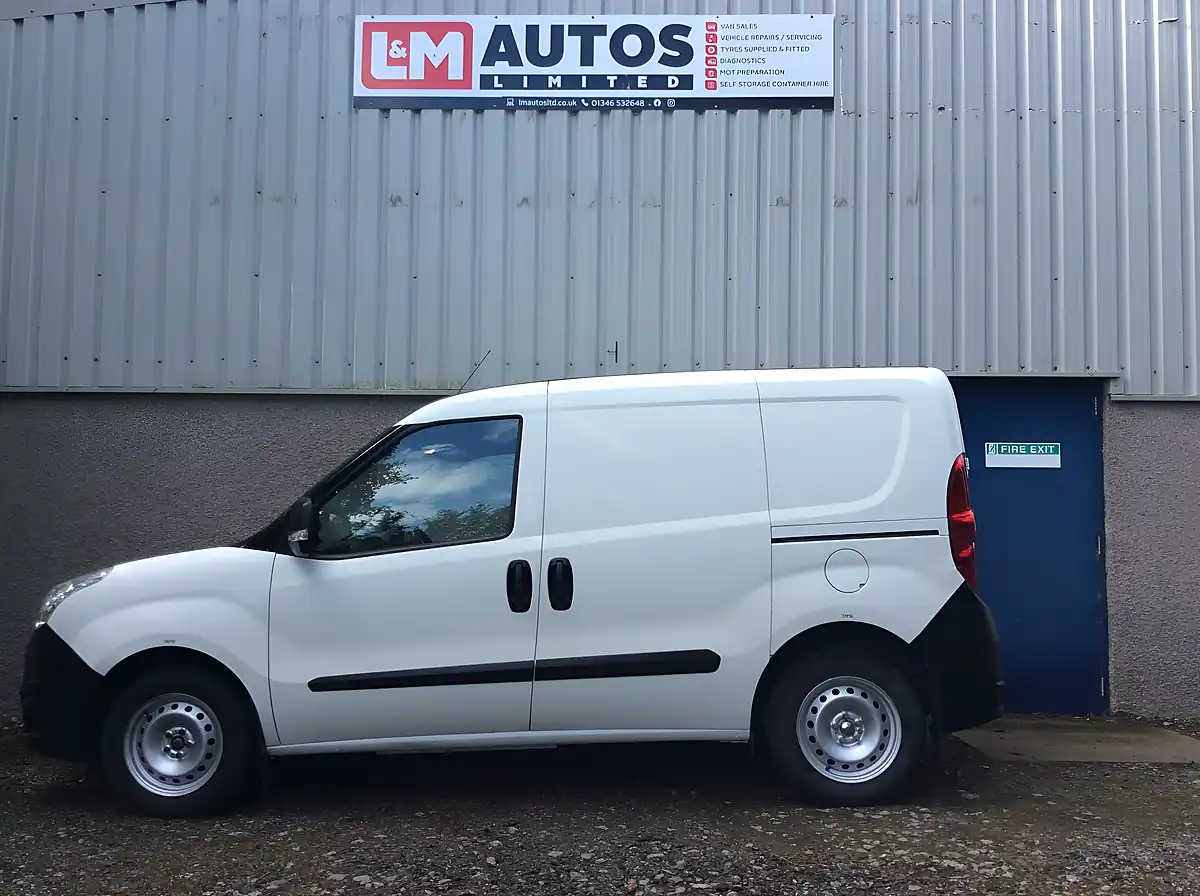 Used 2017 Vauxhall Combo Ecoflex White - Interior and Exterior details 4