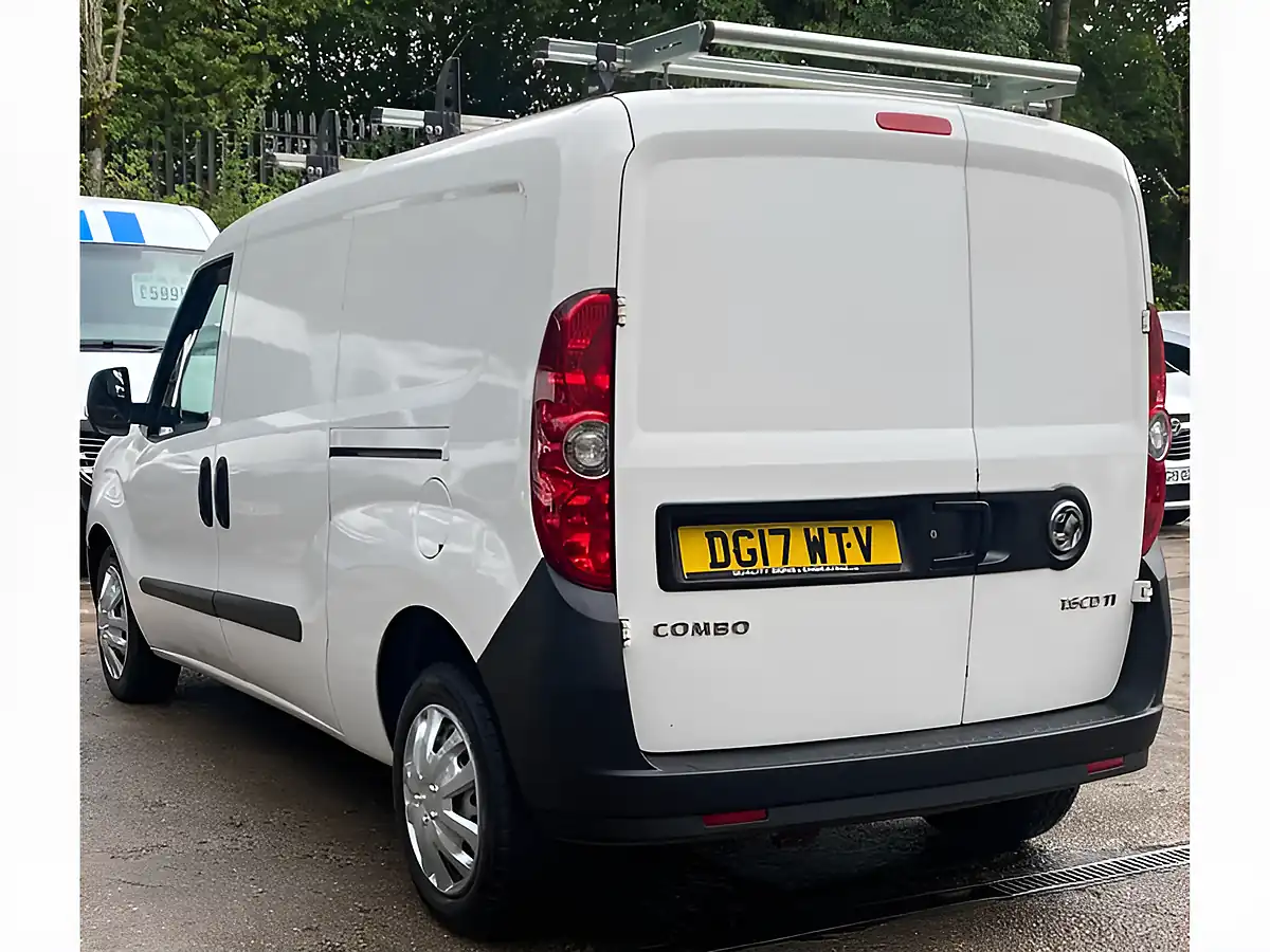 Used 2017 Vauxhall Combo Panel Van L1 H2 White - Interior and Exterior details 11