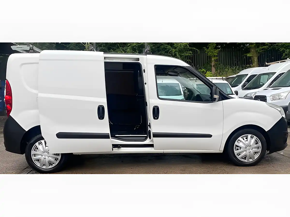 Used 2017 Vauxhall Combo Panel Van L1 H2 White - Interior and Exterior details 6