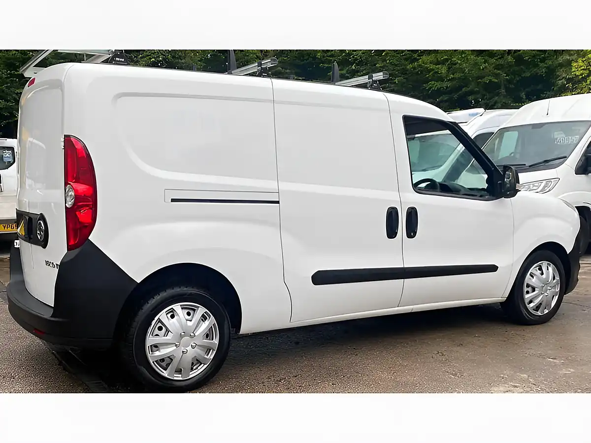 Used 2017 Vauxhall Combo Panel Van L1 H2 White - Interior and Exterior details 7