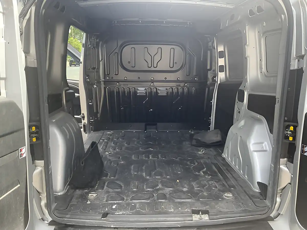 Used 2017 Vauxhall Combo Silver - Interior and Exterior details 10