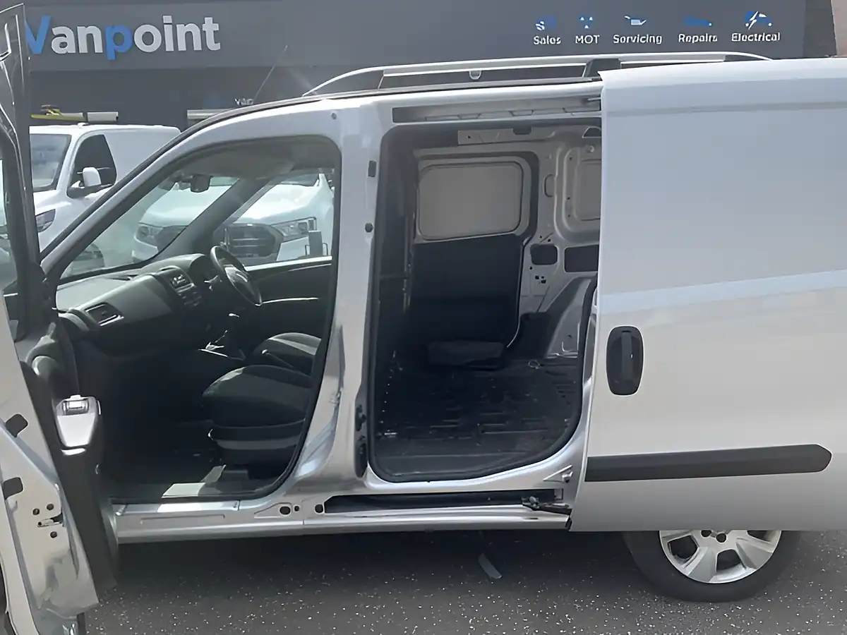 Used 2017 Vauxhall Combo Silver - Interior and Exterior details 11