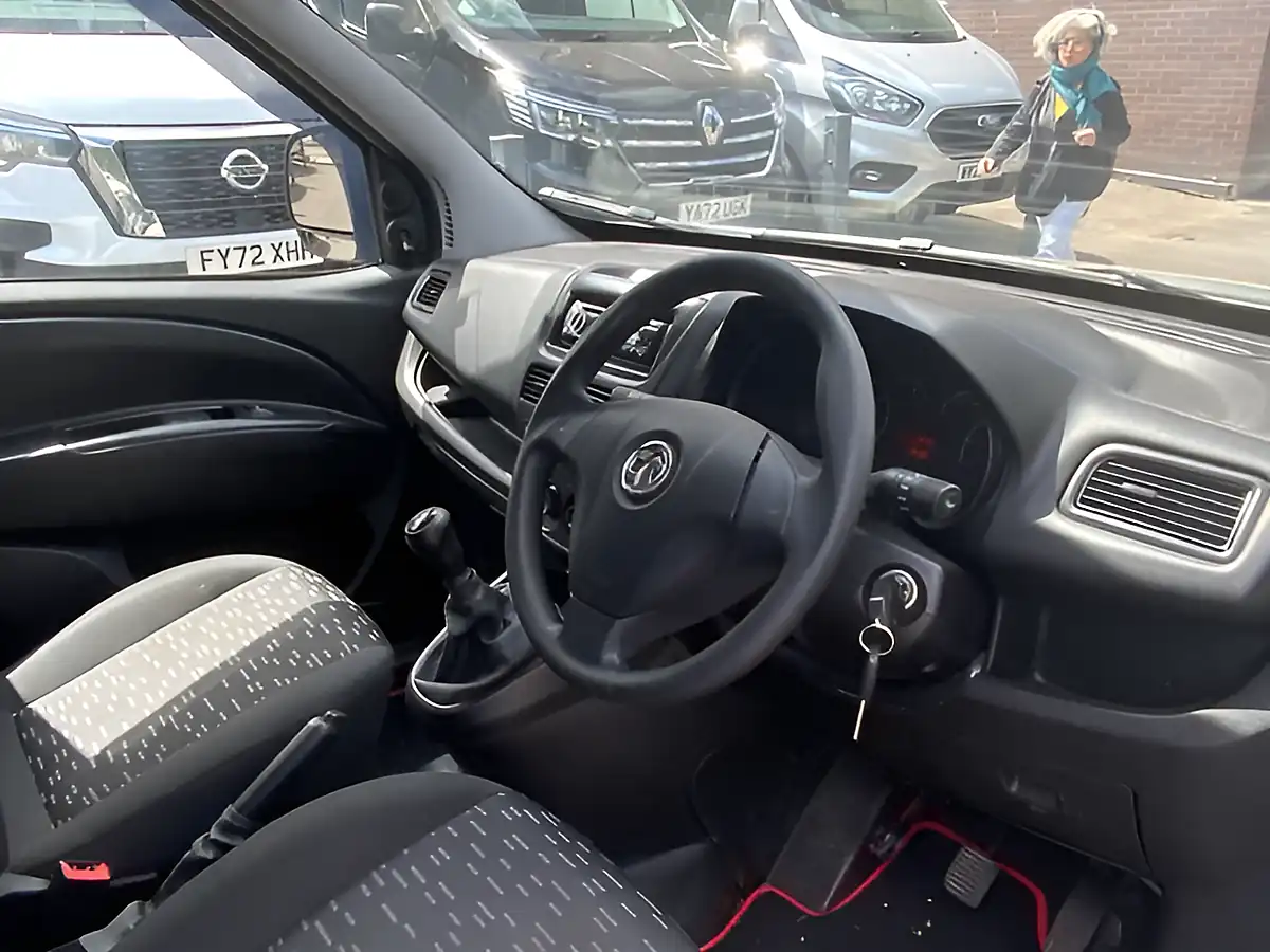 Used 2017 Vauxhall Combo Silver - Interior and Exterior details 12