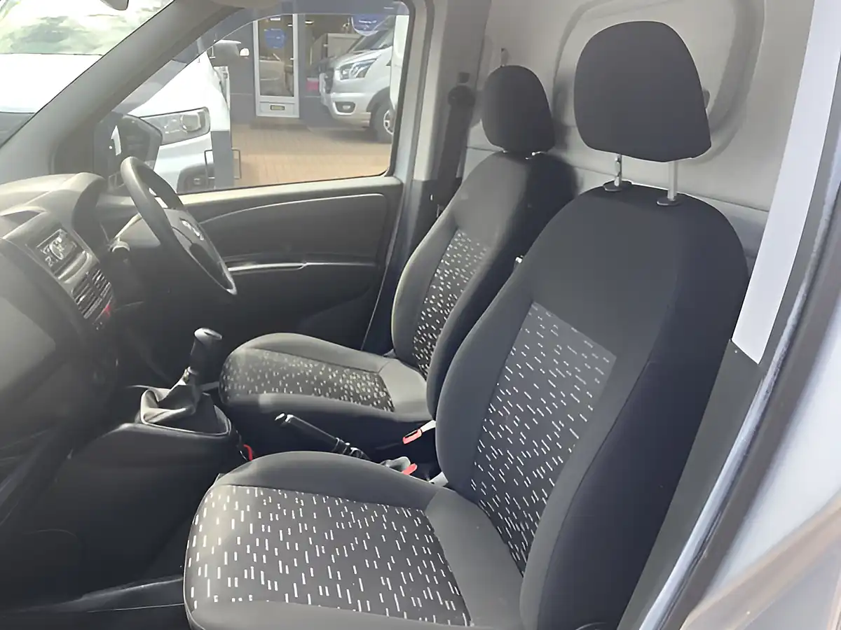Used 2017 Vauxhall Combo Silver - Interior and Exterior details 14