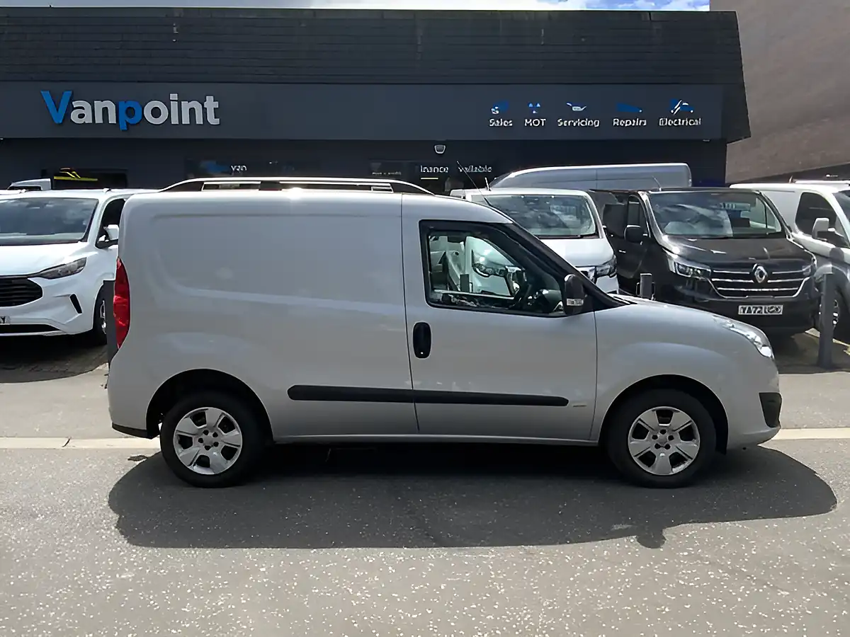 Used 2017 Vauxhall Combo Silver - Interior and Exterior details 7