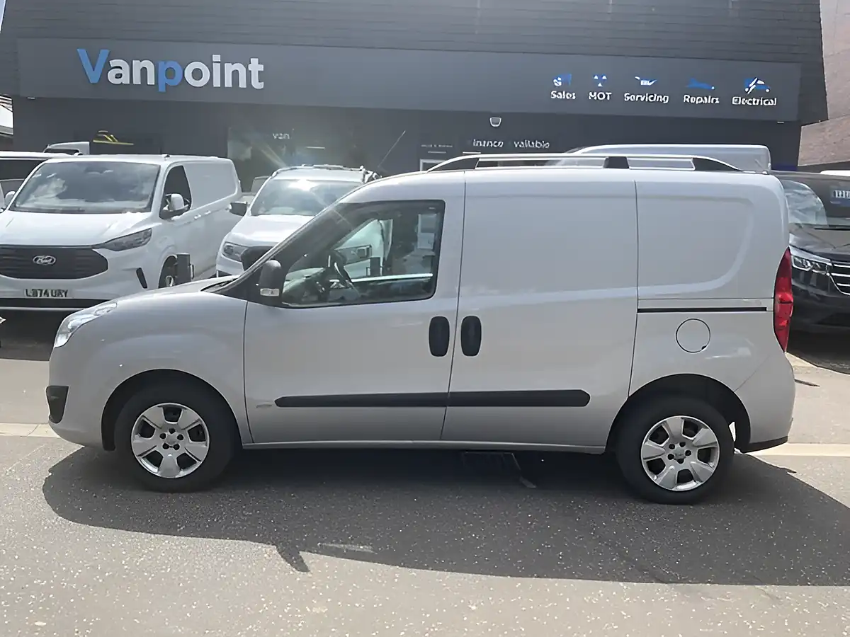 Used 2017 Vauxhall Combo Silver - Interior and Exterior details 8