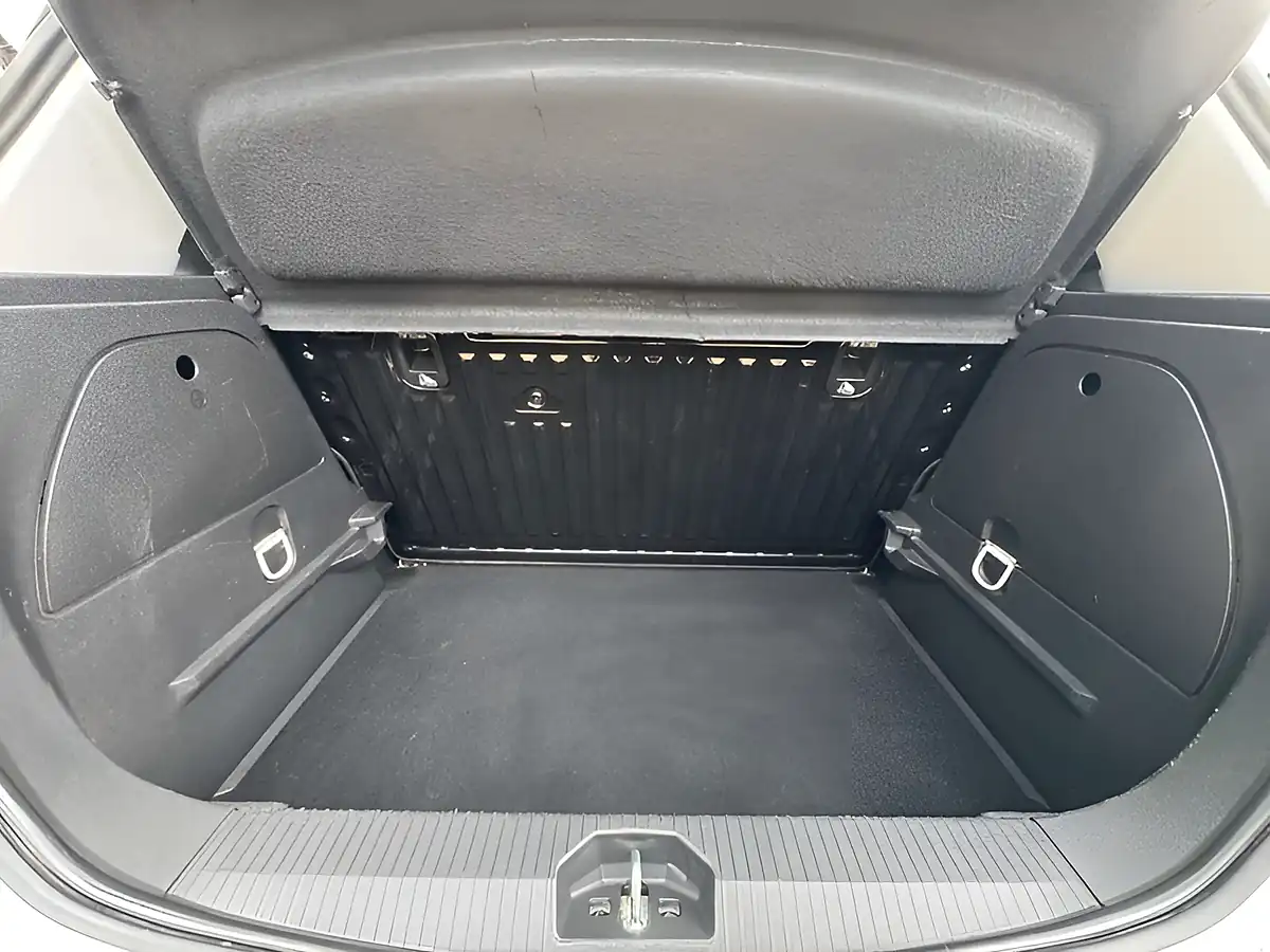 Used 2017 Vauxhall Corsa Limited Edition White - Interior and Exterior details 5