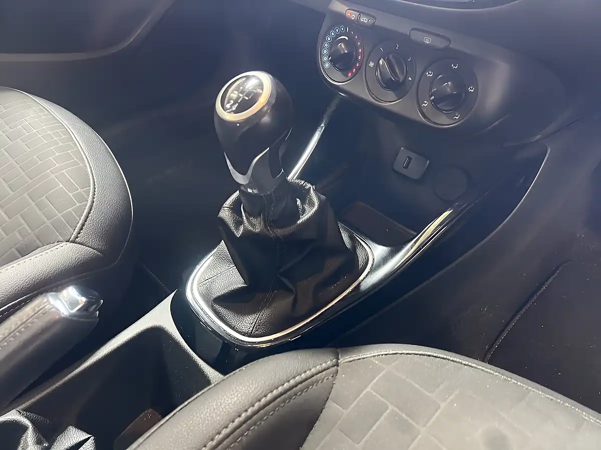 Used 2017 Vauxhall Corsa Se Blue - Interior and Exterior details 18