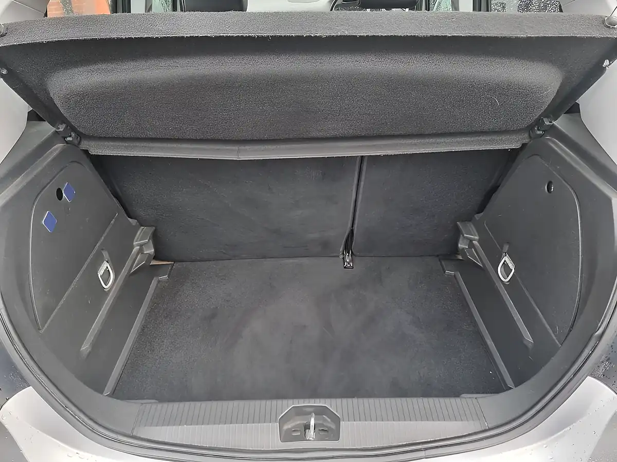 Used 2017 Vauxhall Corsa Se Silver - Interior and Exterior details 17