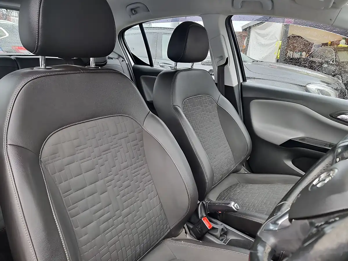 Used 2017 Vauxhall Corsa Se Silver - Interior and Exterior details 4