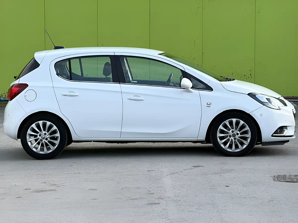 Used 2017 Vauxhall Corsa Se White - Interior and Exterior details 7