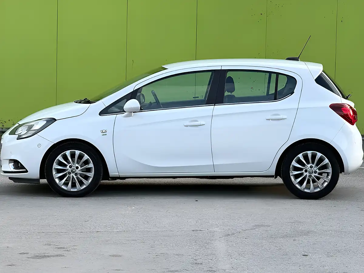Used 2017 Vauxhall Corsa Se White - Interior and Exterior details 8