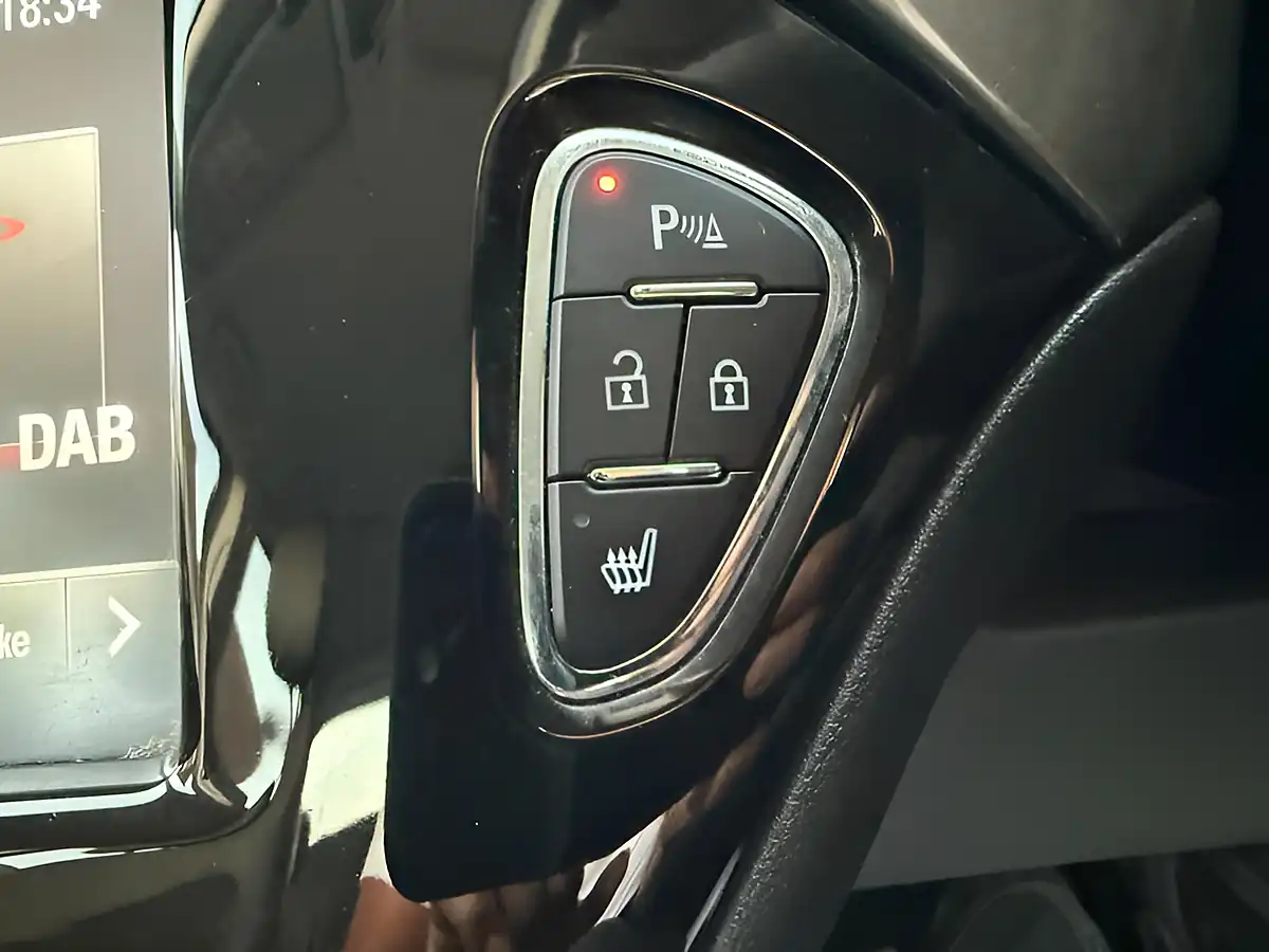 Used 2017 Vauxhall Corsa Se White - Interior and Exterior details 17