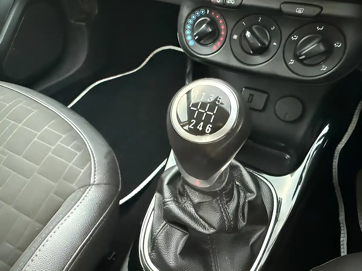 Used 2017 Vauxhall Corsa Se White - Interior and Exterior details 18