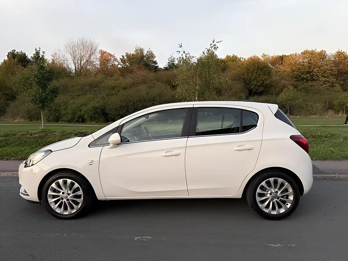 Used 2017 Vauxhall Corsa Se White - Interior and Exterior details 5