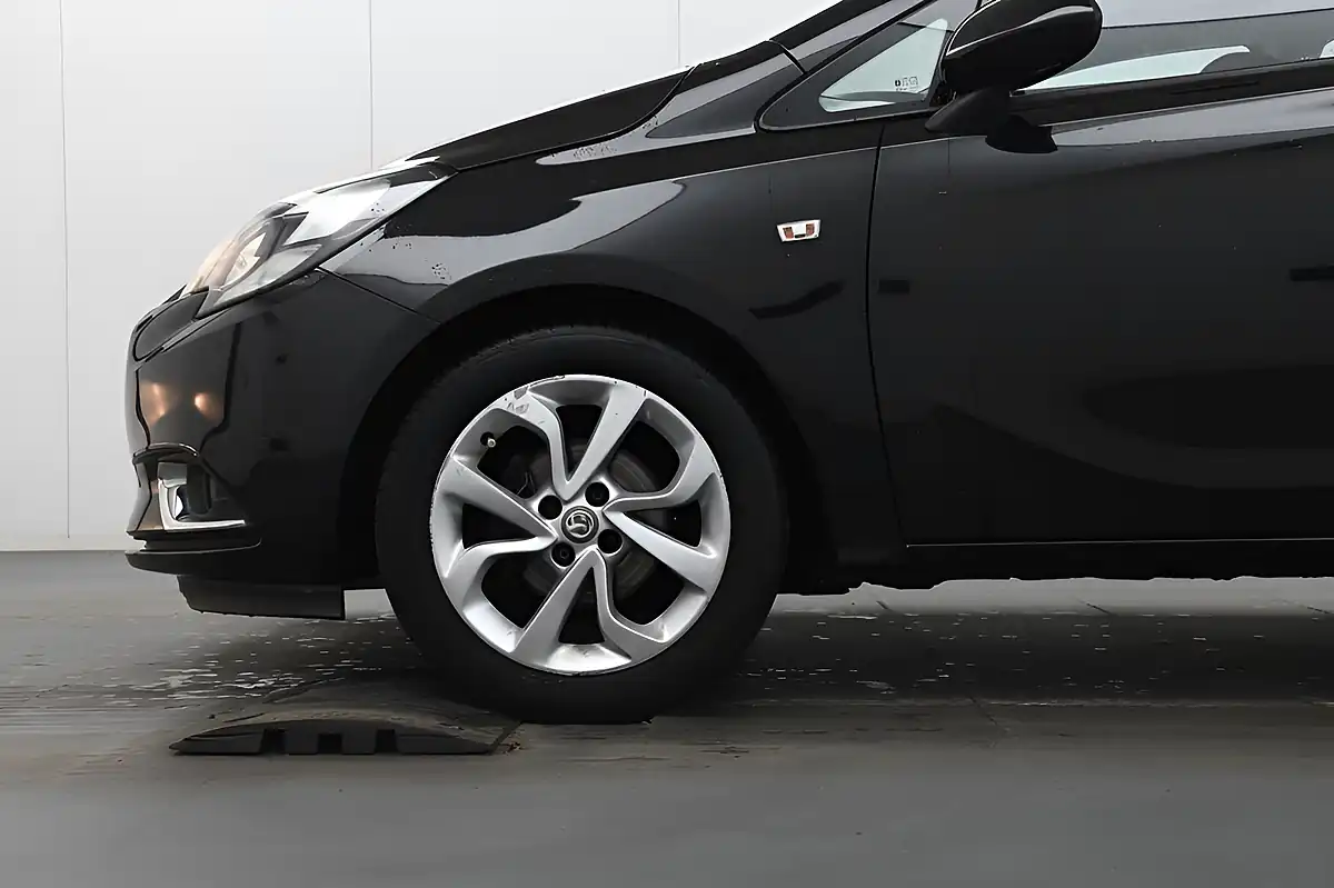 Used 2017 Vauxhall Corsa Sri Black - Interior and Exterior details 18