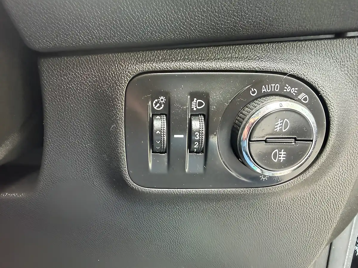 Used 2017 Vauxhall Corsa Sri Black - Interior and Exterior details 17
