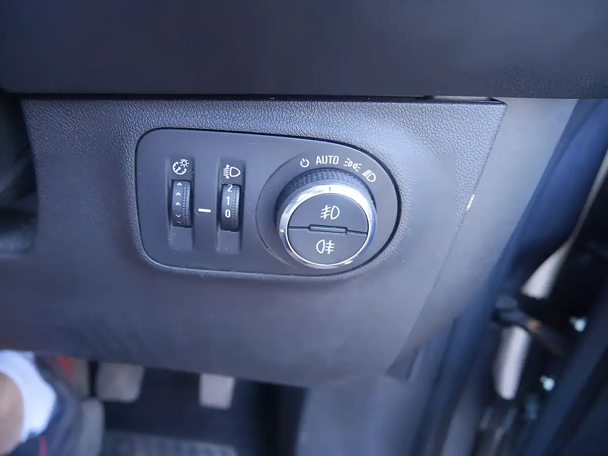 Used 2017 Vauxhall Corsa Sri Quantum Grey - Interior and Exterior details 17