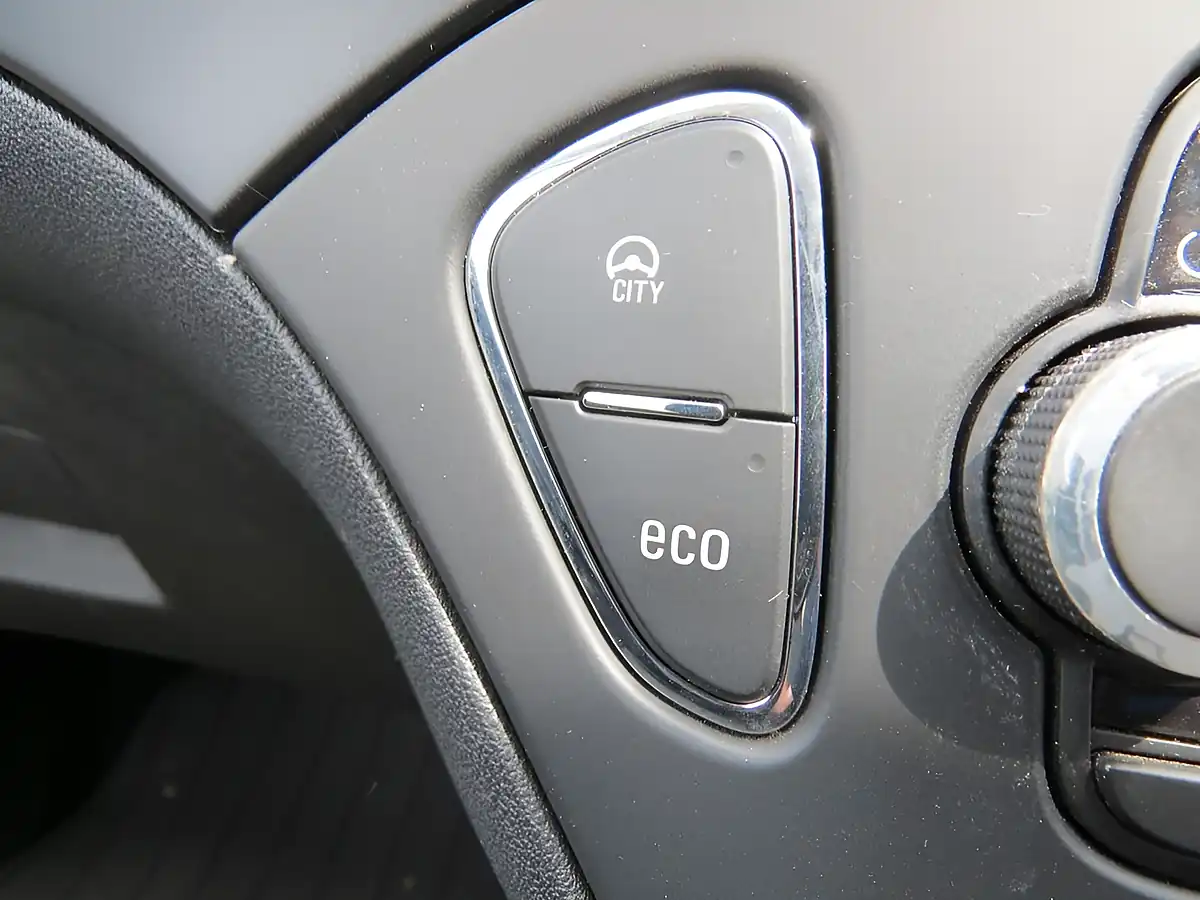Used 2017 Vauxhall Corsa Van Car Derived Van L1 H1 White - Interior and Exterior details 15