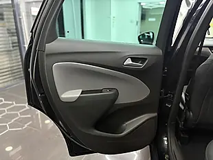 Used 2017 Vauxhall Crossland X Elite Black - Interior and Exterior details 12