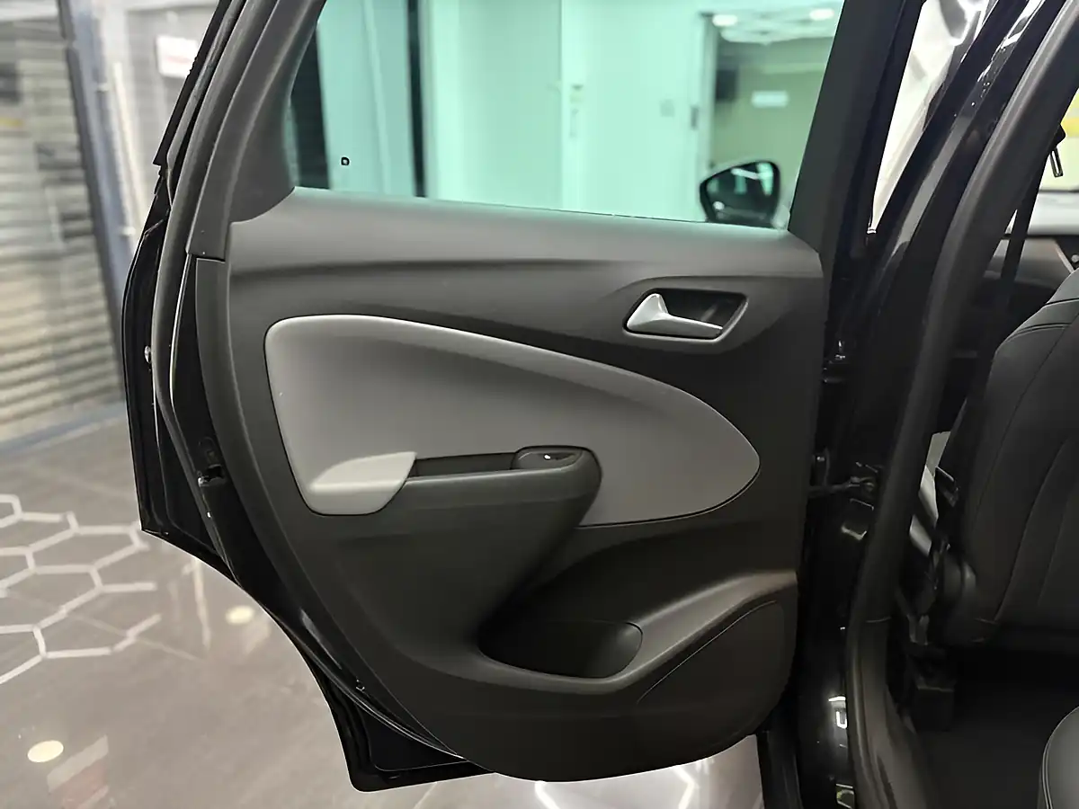 Used 2017 Vauxhall Crossland X Elite Black - Interior and Exterior details 12