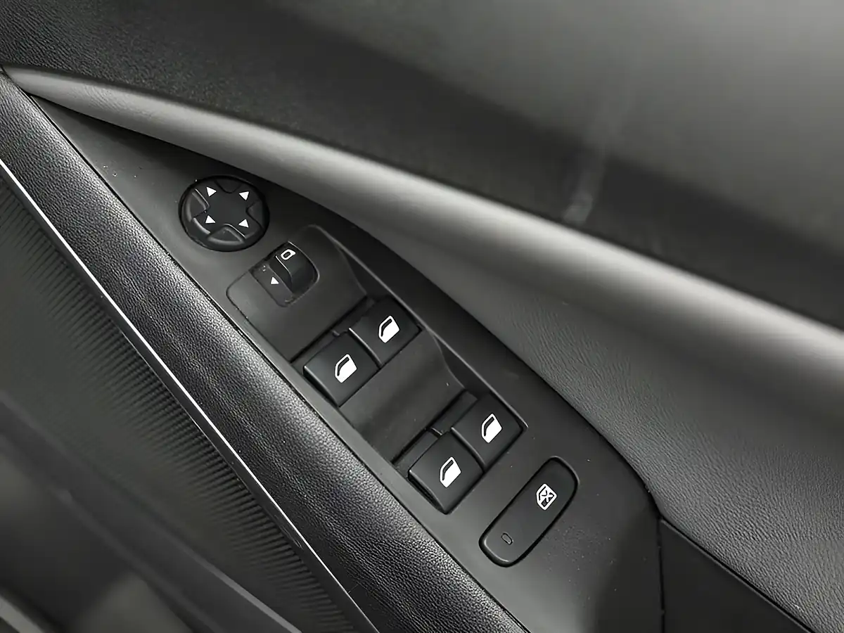 Used 2017 Vauxhall Crossland X Elite Black - Interior and Exterior details 16