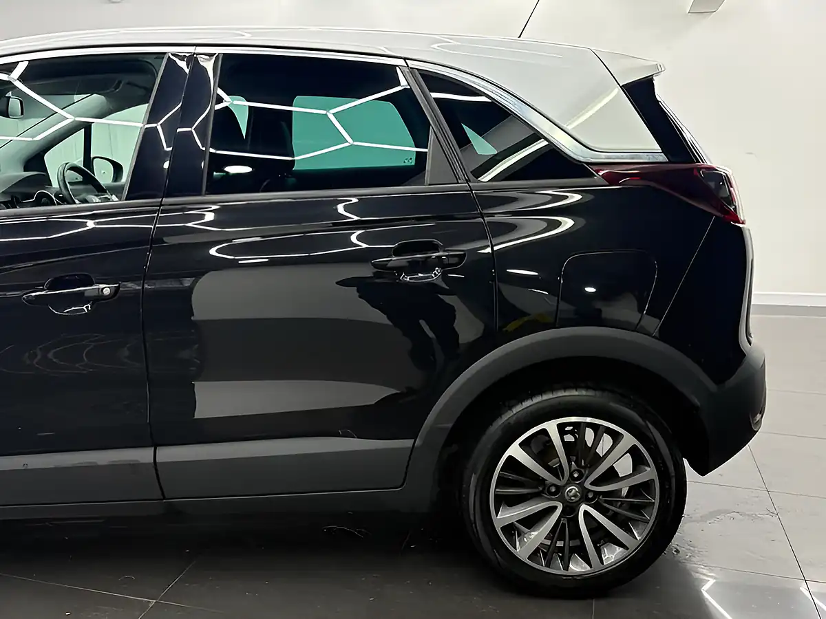Used 2017 Vauxhall Crossland X Elite Black - Interior and Exterior details 6
