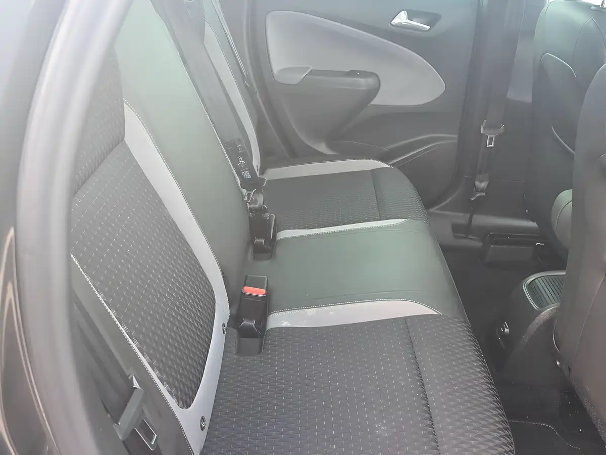 Used 2017 Vauxhall Crossland X Elite Nav Grey - Interior and Exterior details 12