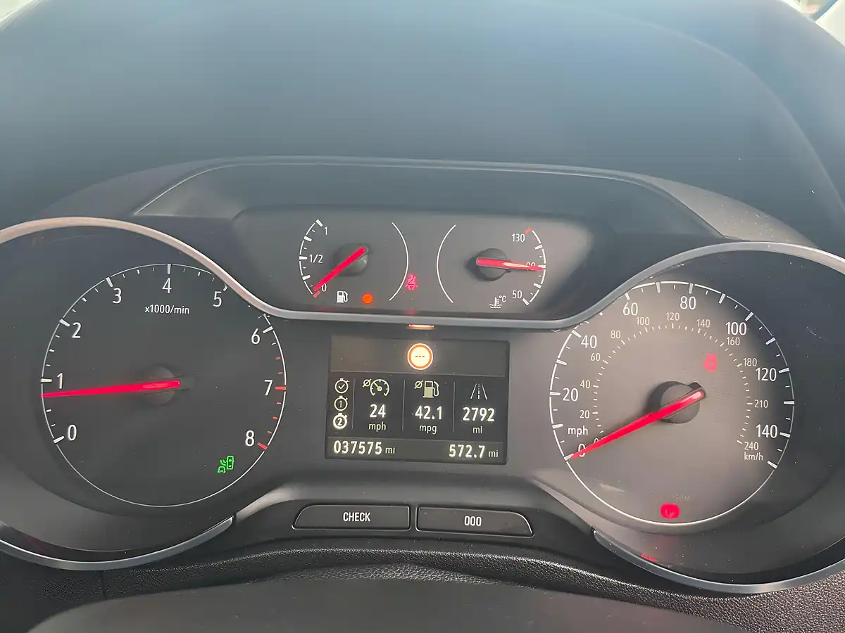 Used 2017 Vauxhall Crossland X Elite Nav Grey - Interior and Exterior details 9