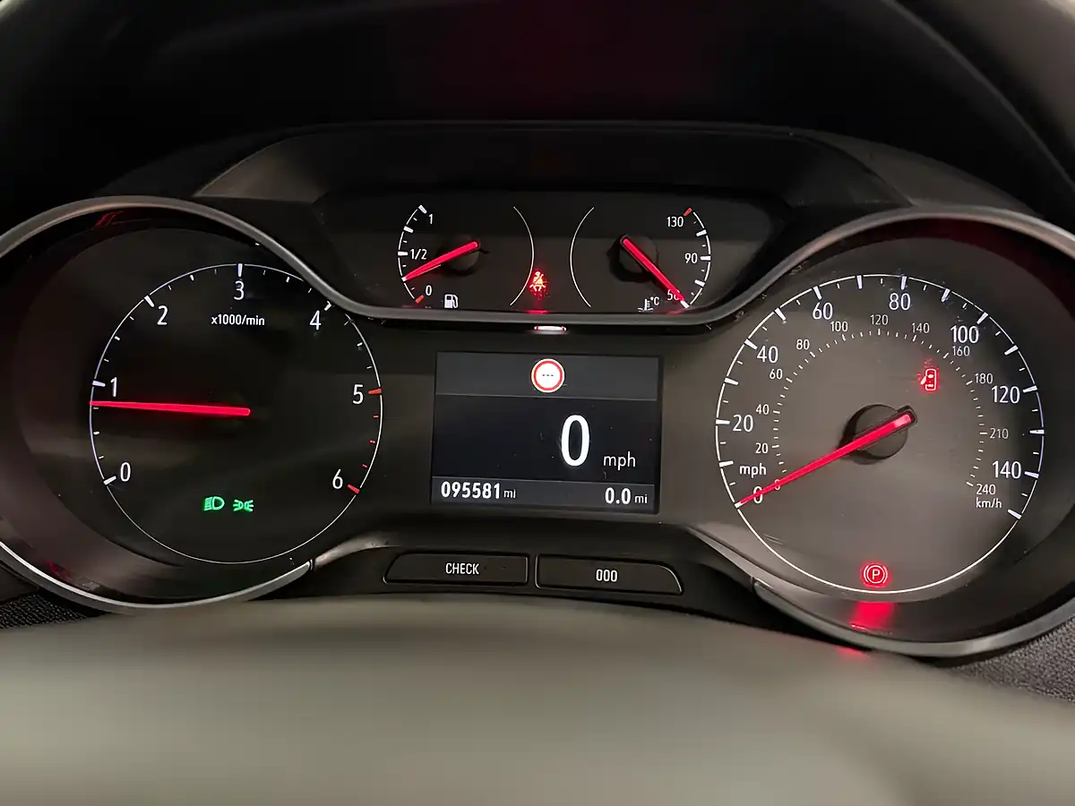 Used 2017 Vauxhall Crossland X Elite Nav White - Interior and Exterior details 6