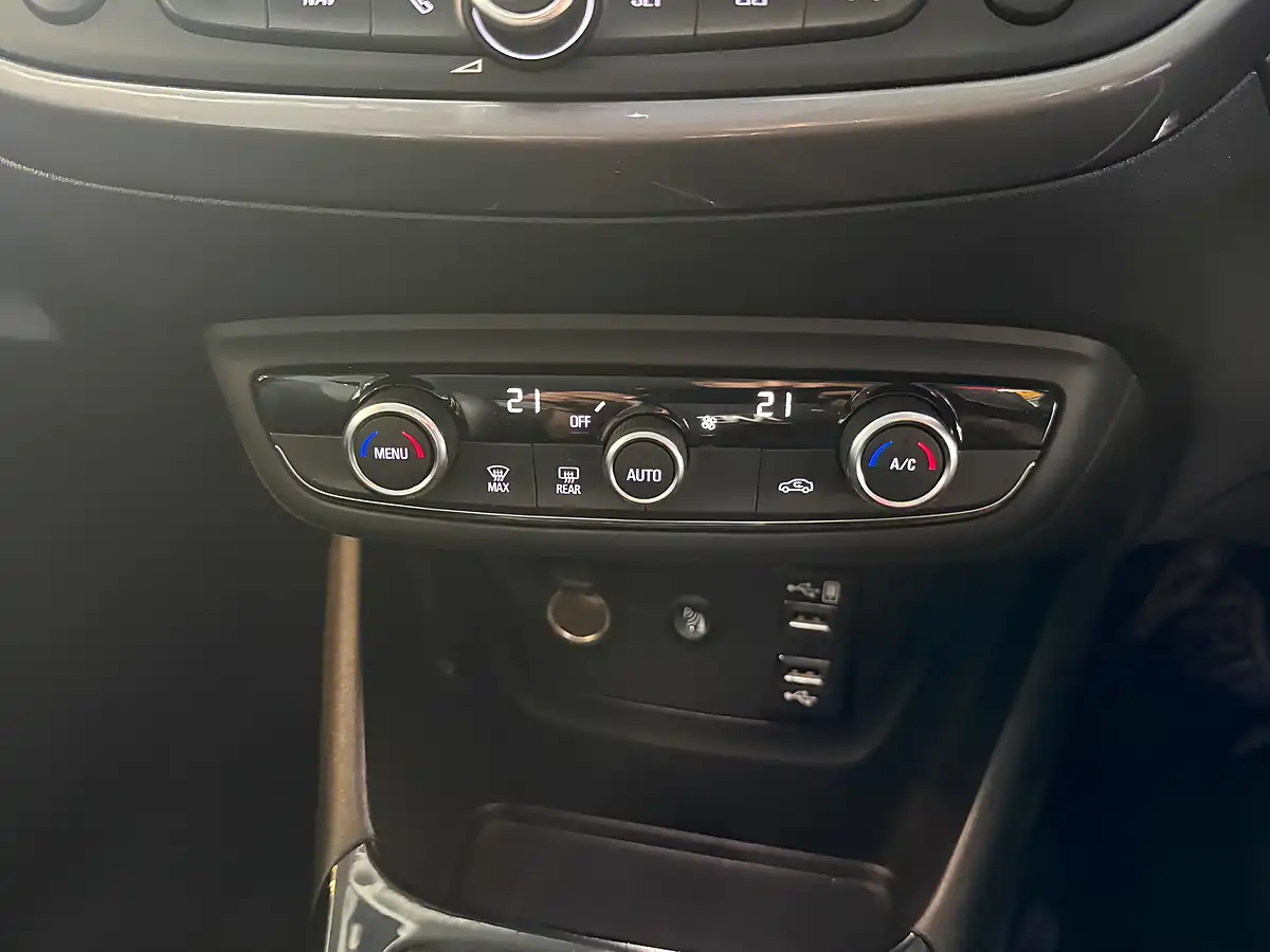 Used 2017 Vauxhall Crossland X Elite Nav White - Interior and Exterior details 19