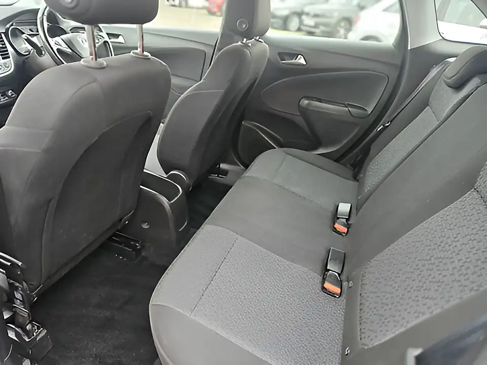 Used 2017 Vauxhall Crossland X Se Blue - Interior and Exterior details 13