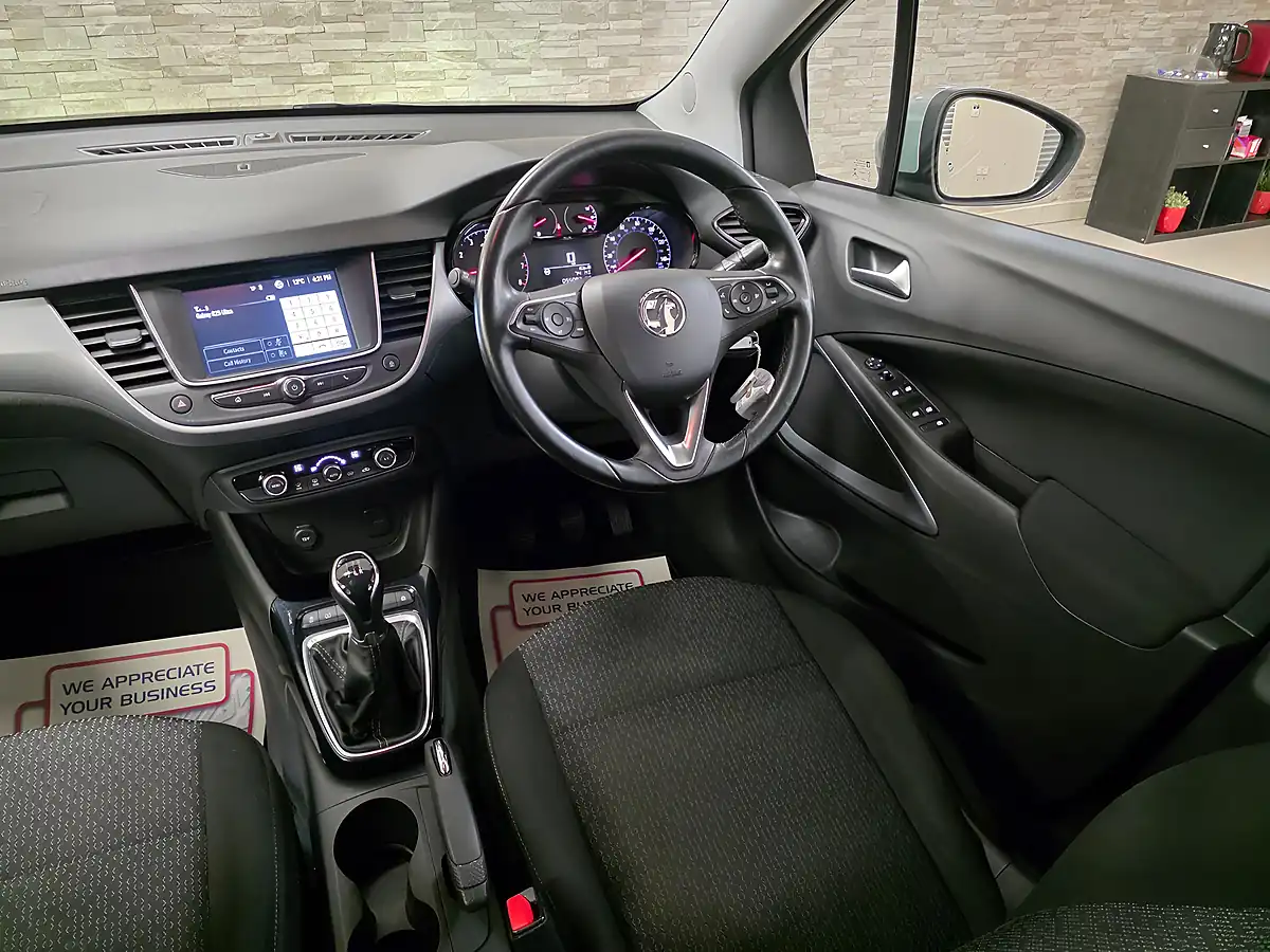 Used 2017 Vauxhall Crossland X Se Silver - Interior and Exterior details 14