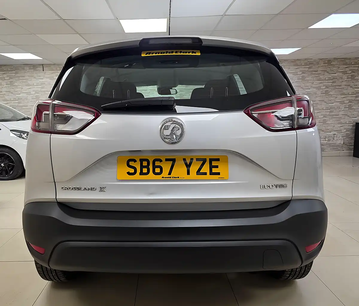 Used 2017 Vauxhall Crossland X Se Silver - Interior and Exterior details 6