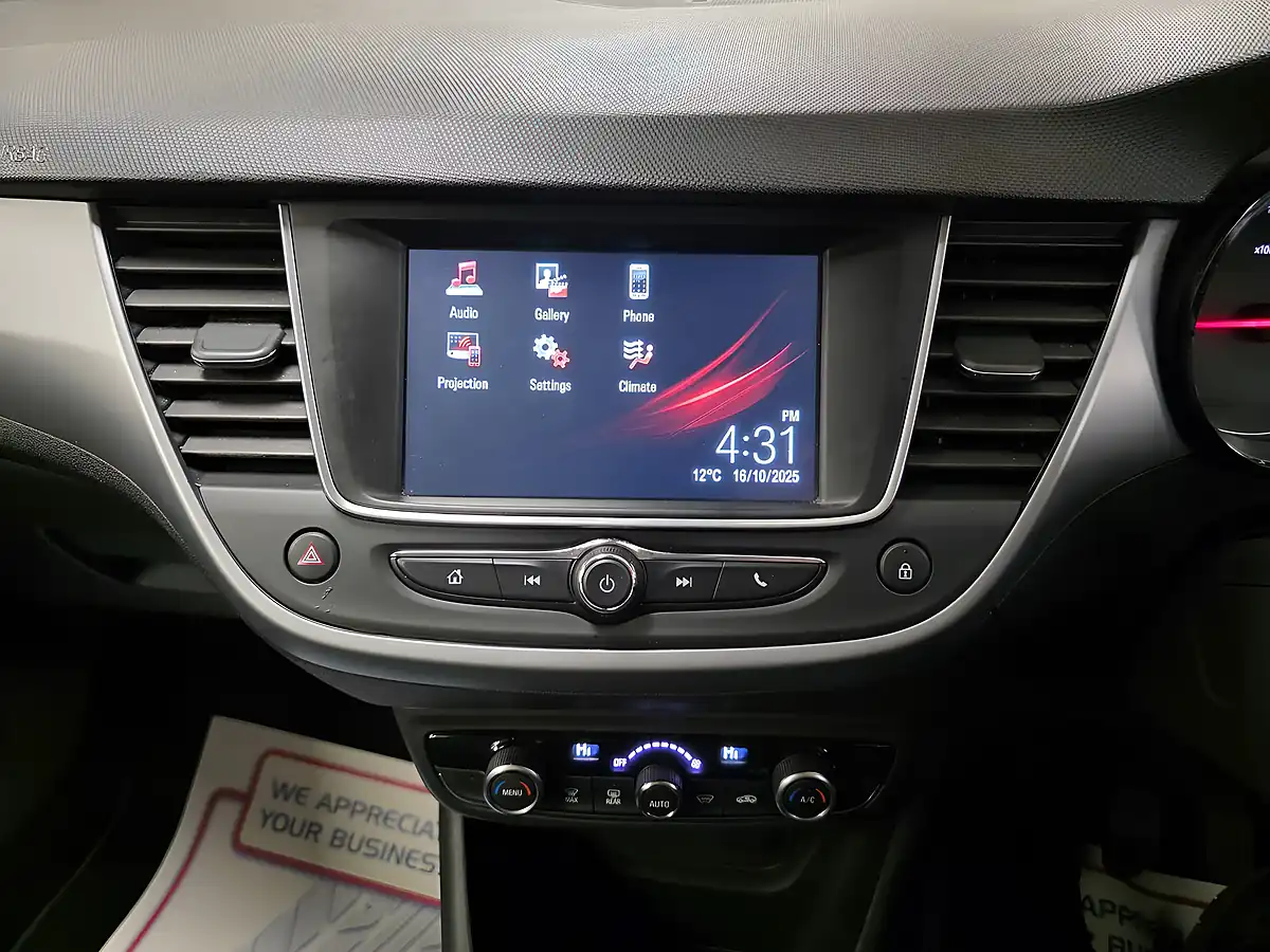 Used 2017 Vauxhall Crossland X Se Silver - Interior and Exterior details 8