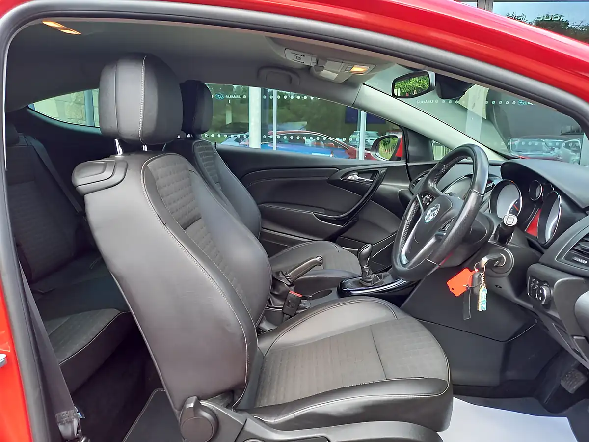Used 2017 Vauxhall Gtc Sri Red - Interior and Exterior details 10