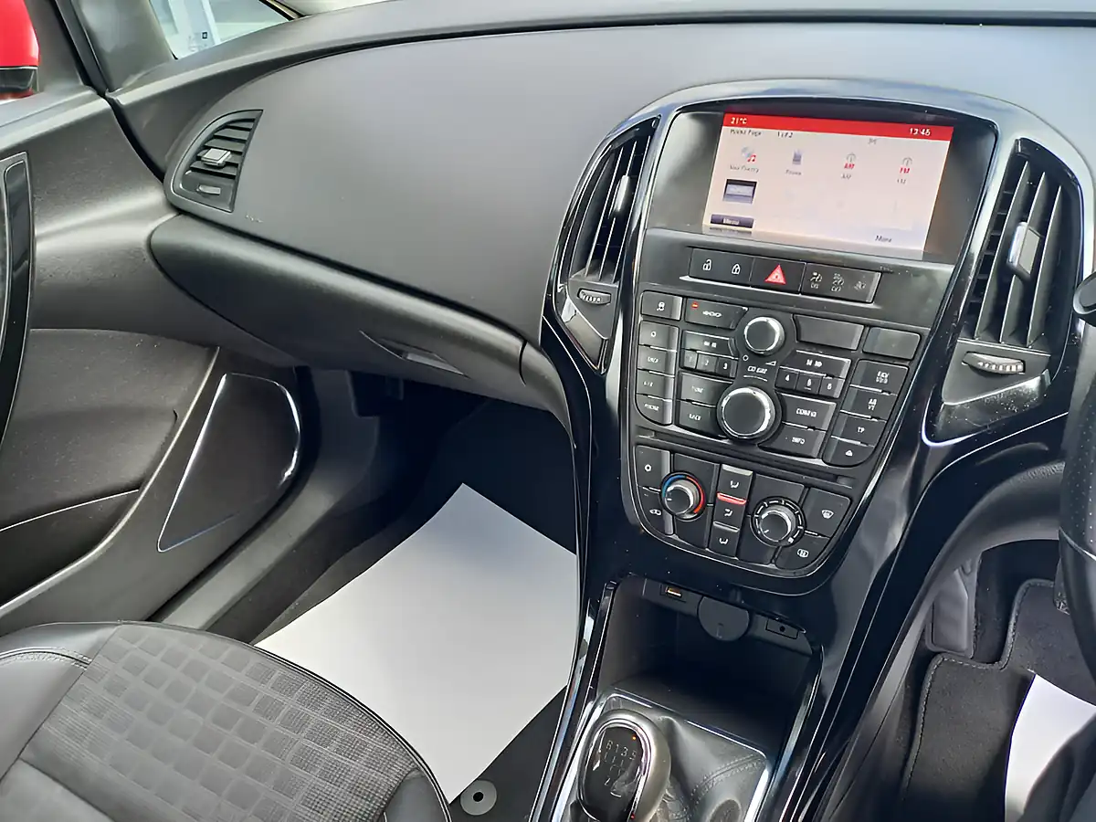 Used 2017 Vauxhall Gtc Sri Red - Interior and Exterior details 12