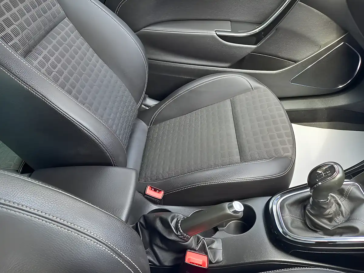 Used 2017 Vauxhall Gtc Sri Red - Interior and Exterior details 18