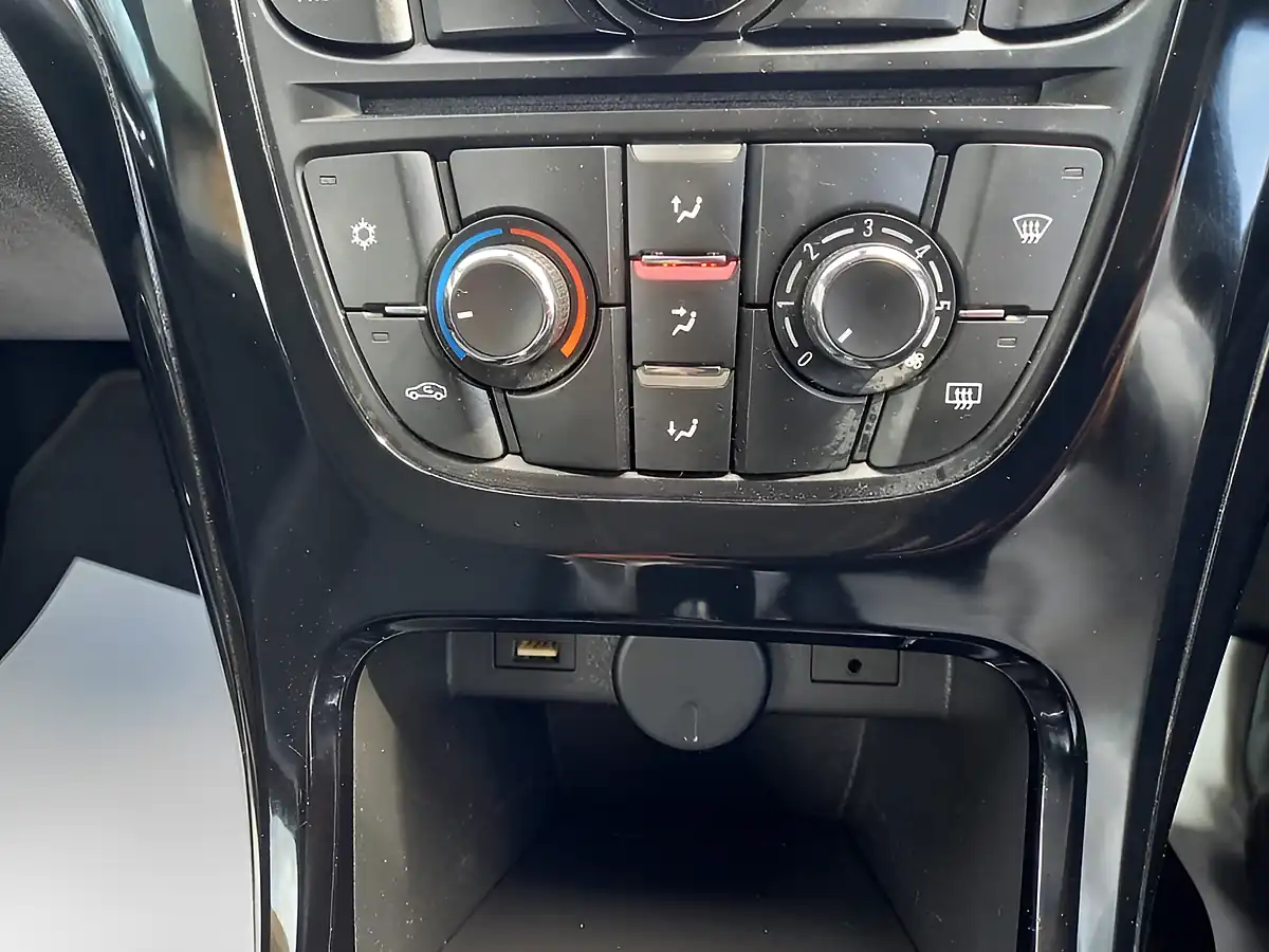 Used 2017 Vauxhall Gtc Sri Red - Interior and Exterior details 19