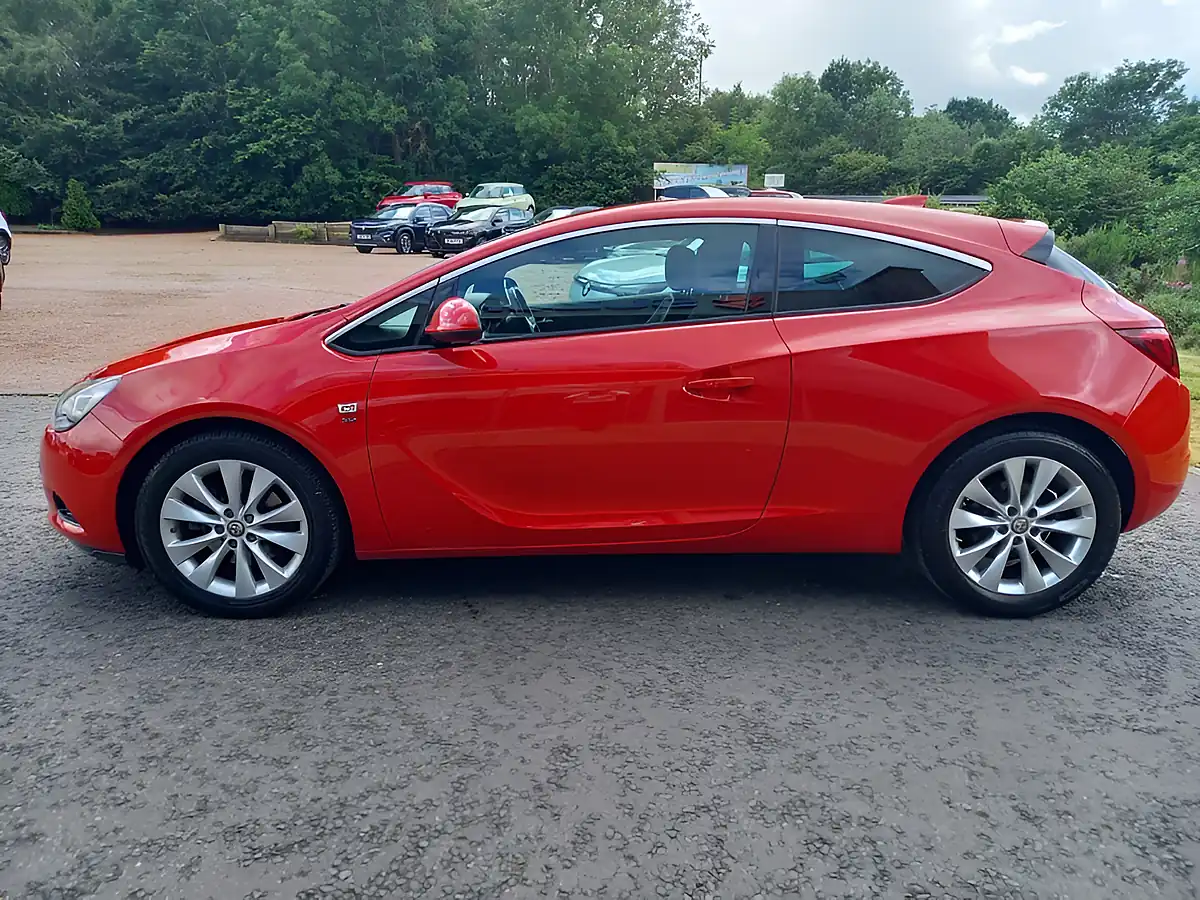 Used 2017 Vauxhall Gtc Sri Red - Interior and Exterior details 4