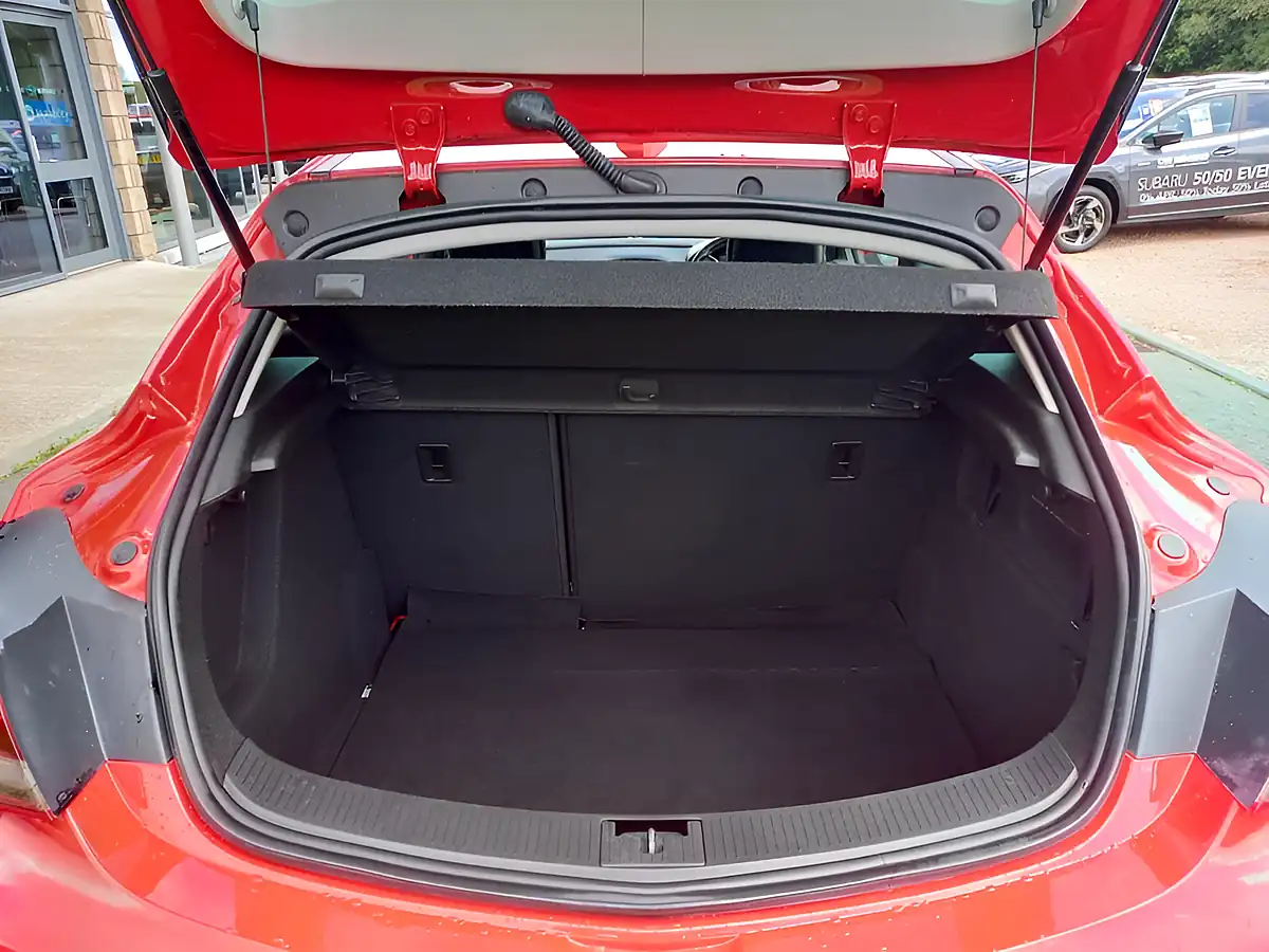 Used 2017 Vauxhall Gtc Sri Red - Interior and Exterior details 7