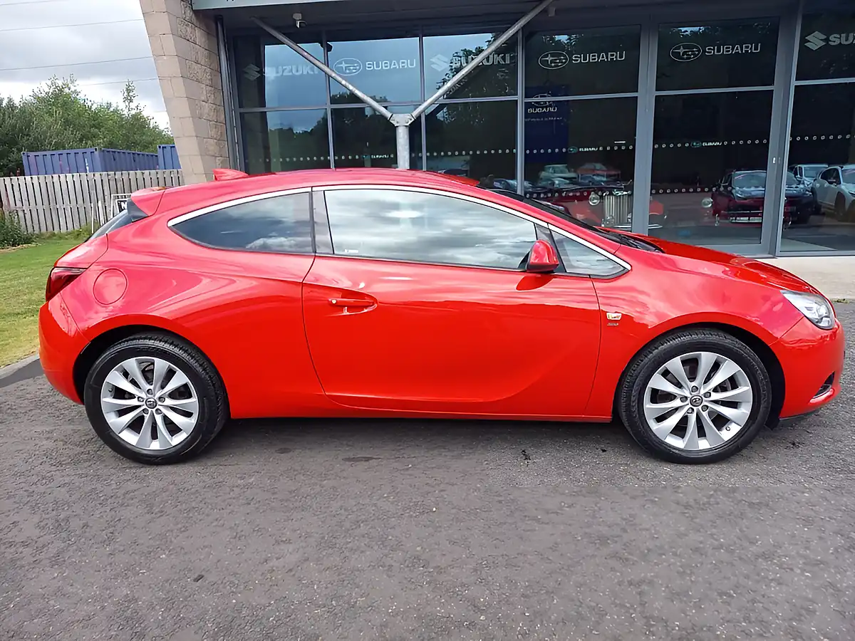 Used 2017 Vauxhall Gtc Sri Red - Interior and Exterior details 8