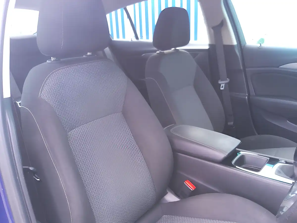 Used 2017 Vauxhall Insignia Design Grand Sport Blue - Interior and Exterior details 16