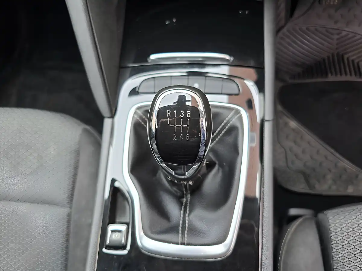 Used 2017 Vauxhall Insignia Design Grand Sport Silver - Interior and Exterior details 12