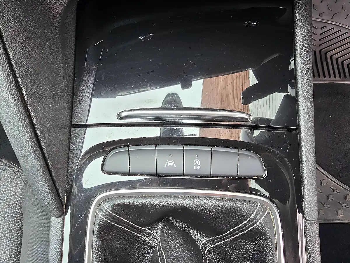 Used 2017 Vauxhall Insignia Design Grand Sport Silver - Interior and Exterior details 16