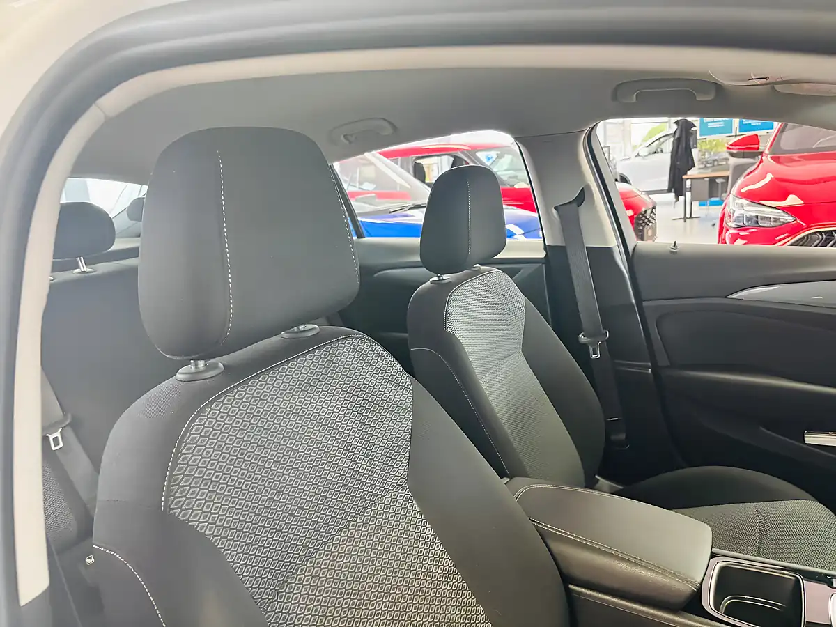 Used 2017 Vauxhall Insignia Design Grand Sport White - Interior and Exterior details 16