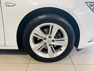 Used 2017 Vauxhall Insignia Design Grand Sport White - Interior and Exterior details 7
