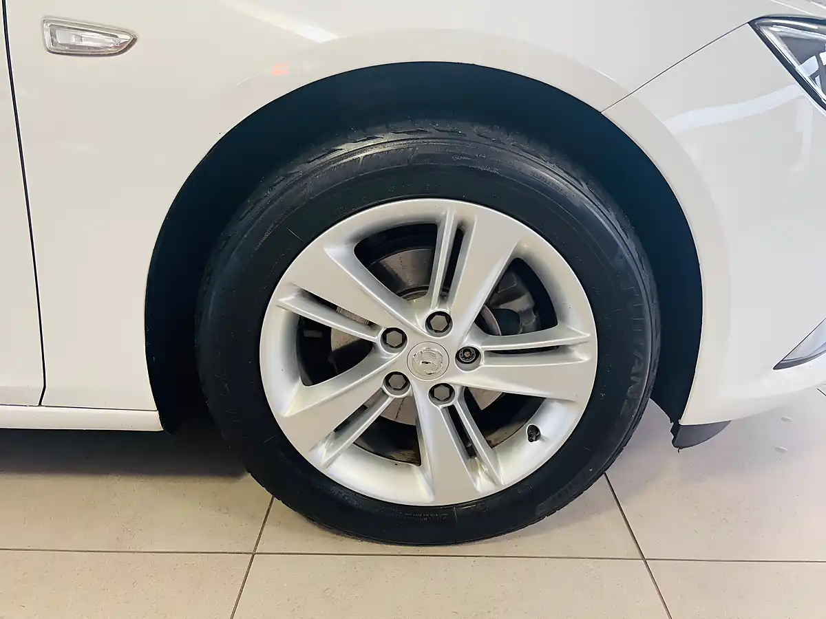 Used 2017 Vauxhall Insignia Design Grand Sport White - Interior and Exterior details 7