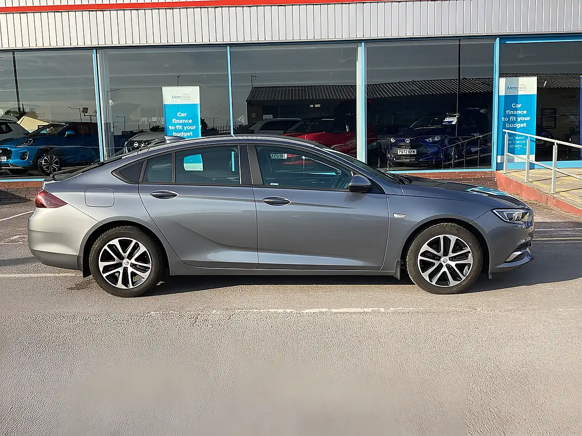 Used 2017 Vauxhall Insignia Design Grey - Interior and Exterior details 11